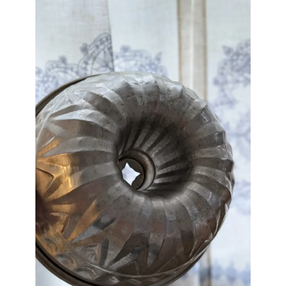 Large Aluminum Mid Century‎ Pastry or Baking Mold
